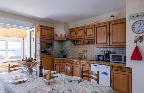 Plouarzel House | Stunning private villa for 8 people with WIFI, TV, terrace and pets allowed