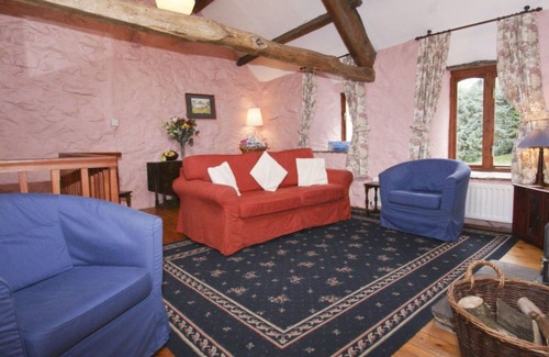 Alston Villa | Stunning private villa for 5 guests with TV, patio, pets allowed and parking