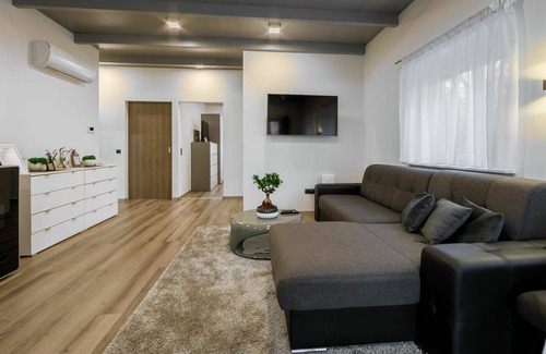 Siofok House | Stunning private villa for 6 guests with A/C, WIFI, TV, terrace and parking