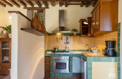 Pieve di Chio House | Stunning private villa for 12 people with private pool, WIFI, TV, terrace, pets allowed and park.