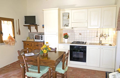 Cortona House | Stunning private villa for 4 people with pool, WIFI, TV, terrace, pets allowed and panoramic view