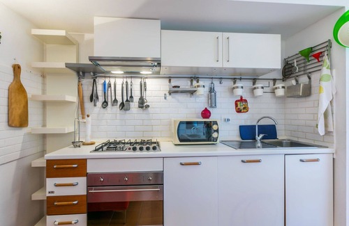 Livorno House | Stunning private villa for 2 people with A/C, WIFI, TV and patio