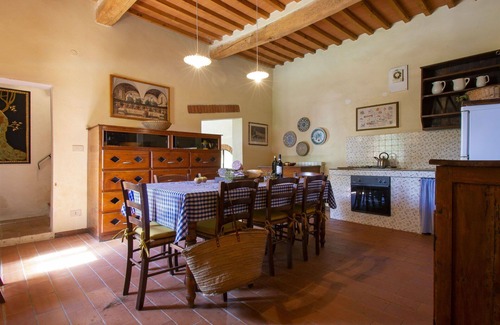 Palaia Villa | Stunning private villa for 9 people with private pool, WIFI, TV, patio and pets allowed