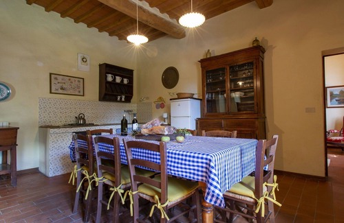 Palaia Villa | Stunning private villa for 9 people with private pool, WIFI, TV, patio and pets allowed