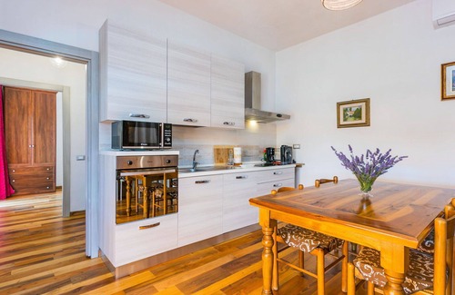 Pescia Villa | Stunning private villa for 4 people with private pool, A/C, WIFI, TV and panoramic view