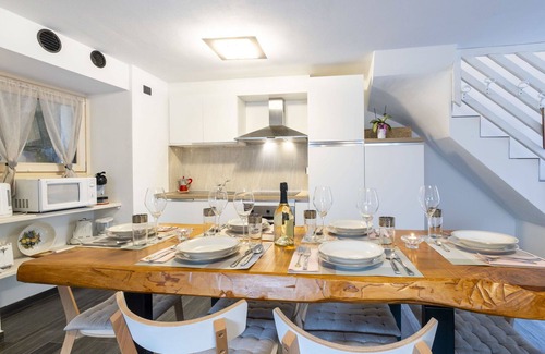 Piuro House | Stunning private villa for 6 guests with WIFI, TV, patio, pets allowed and parking