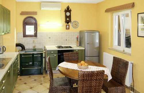 Drinovci House | Stunning private villa with WIFI, A/C, private pool, TV, terrace, pets allowed and parking