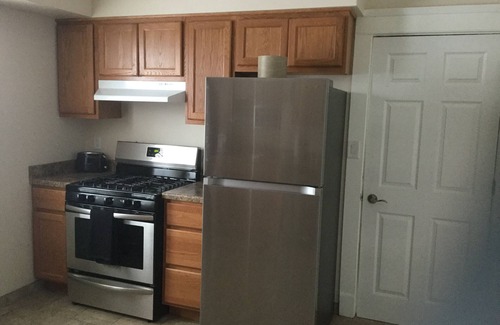 Racine House | Stunning! Professionally Cleaned, Self Check In - Sleeps 8
