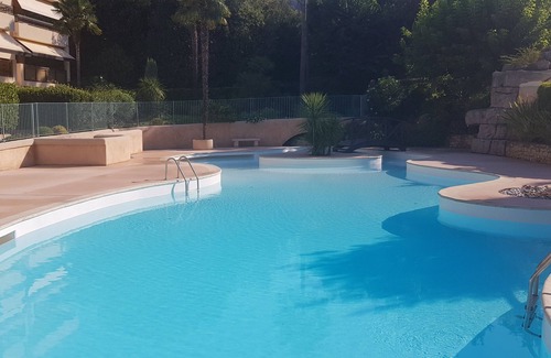California - Pezou Apartment | Stunning Property in Secure Residence with Pool and Parking