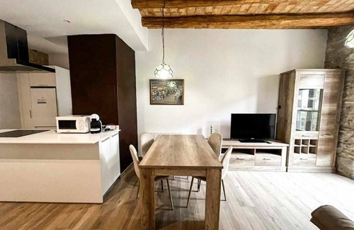 Besalu Apartment | Stunning renovated apt in Besalú old town