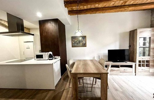 Besalu Apartment | Stunning renovated apt in Besalú old town