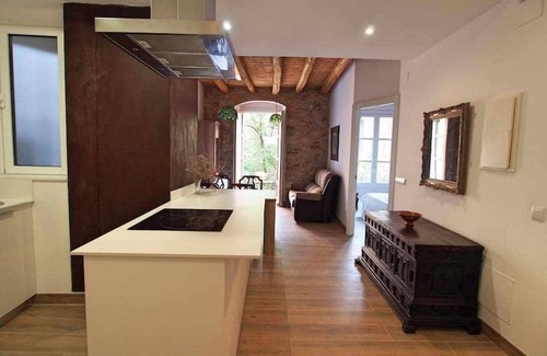 Besalu Apartment | Stunning renovated apt in Besalú old town