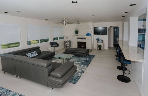 Fort Myers House | STUNNING RIVERFRONT HOME-NEW RENOVATION, CUSTOM INTERIOR, PEACEFUL OUTDOOR OASIS