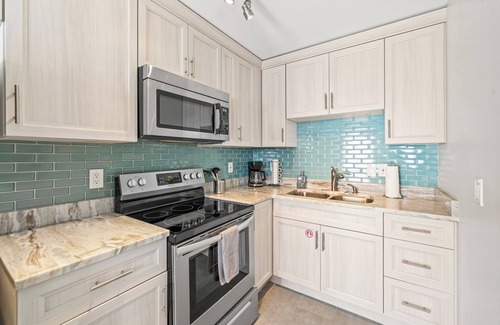 Orlando Beach Condo | Stunning Riverfront Balcony Views! W/Private Beach Access & Perfect Setting for Events