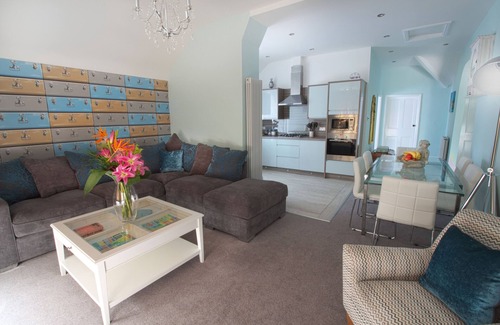 Chester Apartment | Stunning Riverside Apartment with views, central city,free parking, garden
