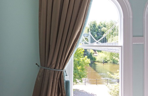 Chester Apartment | Stunning Riverside Apartment with views, central city,free parking, garden