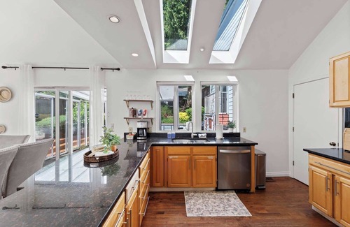 East Lake Hills House | Stunning Sammamish Lake View Home near Weowna Park