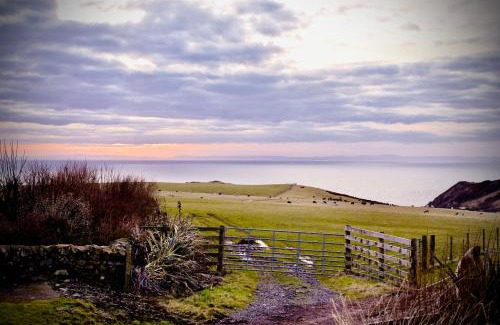 Portpatrick Apartment | Stunning Sea View - Farm Stay - Kilchoman 9