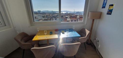 Toulon Apartment | Stunning Sea View, Steps from Station and Port - Vue imprenable sur la mer, à quelques pas de la gare et du port