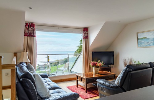 Seaton Apartment | Stunning Sea Views from this 2 Bedroom Seaside Townhouse