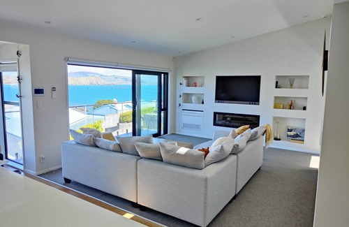 Plimmerton House | Stunning sea Views in a Lovely Beachside Plimmerton