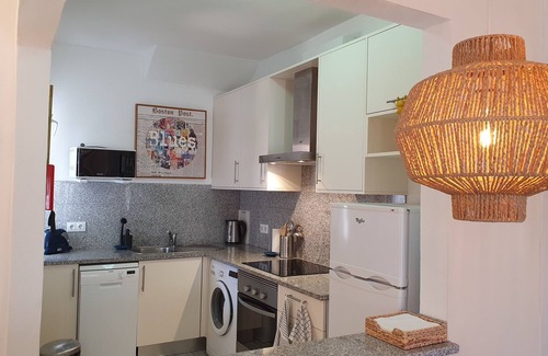 Alporchinhos House | Stunning seafront 2 bedrooms apartment, spacious terrace, pools & 5 min to beach