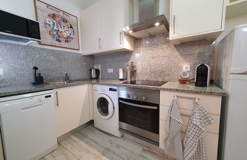 Alporchinhos House | Stunning seafront 2 bedrooms apartment, spacious terrace, pools & 5 min to beach