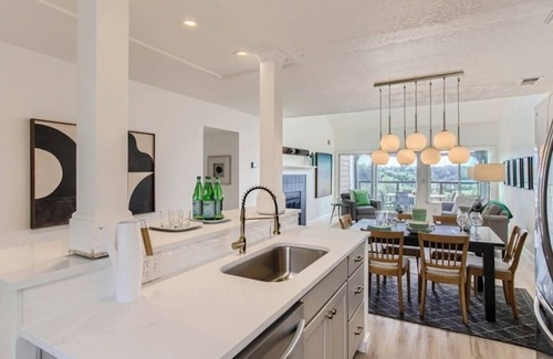 Portland Condo | Stunning Secluded 2BR Condo with View in St. Johns