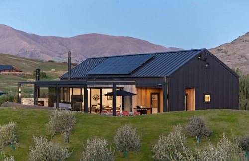 Lake Hayes House | Stunning secluded Home with spa