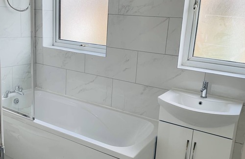 Brunel Apartment | Stunning self contained studio