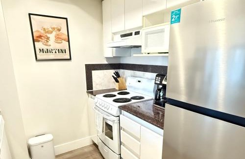 Downtown Vancouver Apartment | Stunning Skyline Views in a Cozy and Stylish Abode