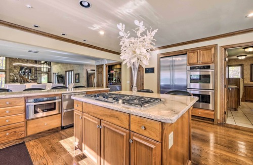 Solon House | Stunning Solon Getaway ~ 20 Mi to Cleveland!