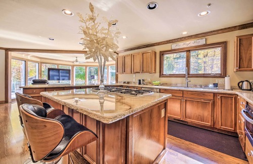 Solon House | Stunning Solon Getaway ~ 20 Mi to Cleveland!