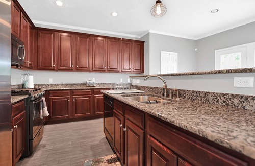 Spring House | Stunning & Spacious home, 8 beds, PS4, Karaoke and lots more!