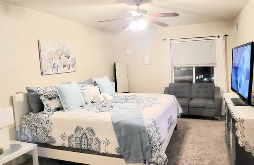 Downtown Condo | Stunning Spacious 2bd Apt w/ King Bed - Downtown/5 Min To DC/Free Garage Parking
