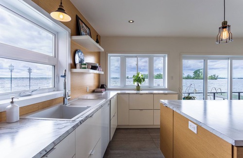 Saint-Anicet Cottage | Stunning stilted cottage on crystal clear St-Lawrence River, 1 hr from Montreal