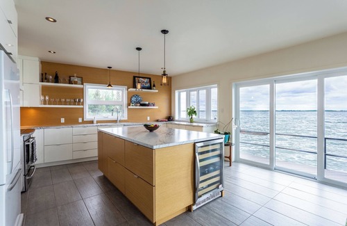 Saint-Anicet Cottage | Stunning stilted cottage on crystal clear St-Lawrence River, 1 hr from Montreal