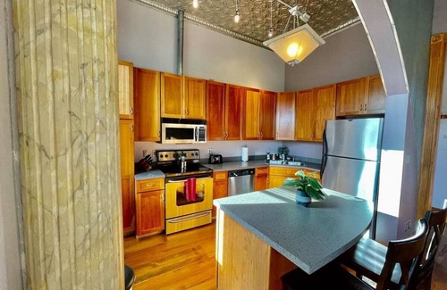 Cedar Falls Apartment | Stunning Studio Overlooking Main Street Parkade
