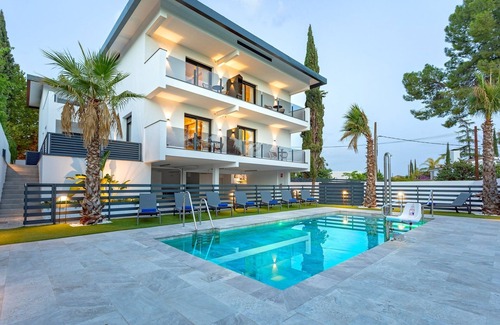 Distrito Norte Sierra Apartment | Stunning studio with terrace, pool and parking. Arruzafa II