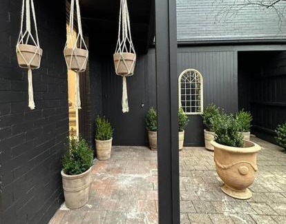 Hawthorn House | Stunning Townhouse - 10 min to CBD