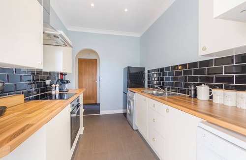 Ayr Apartment | Stunning traditional apartment - 5 minutes walk from Ayr beach!