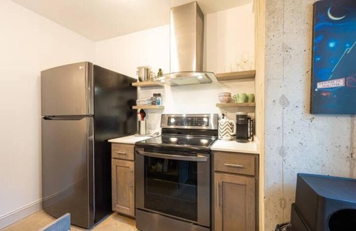 Biddleville Apartment | Stunning Uptown Luxury Apartment