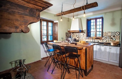 Casone Carpinelli Villa | Stunning views, Character Villa & Annexe, private infinity pool, walk restaurant