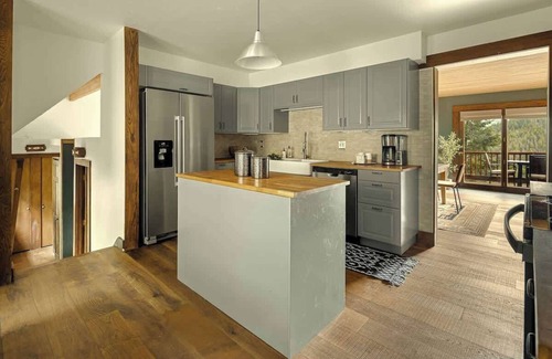 Hangen Ranch And M and B House | Stunning View House | 15-min to Town | Evergreen
