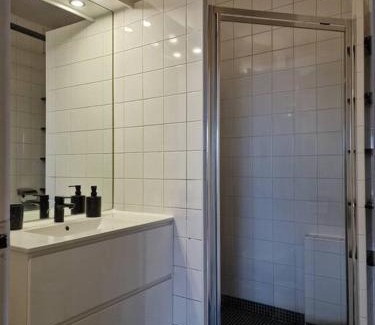 Statiekwartier Apartment | Stunning View + Japan Design Bed @ Central Station