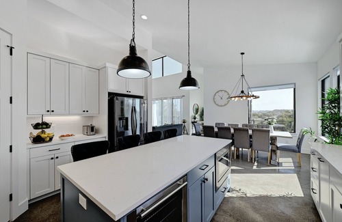 Apache Shores Villa | Stunning View Villa with a Pool & Basketball court