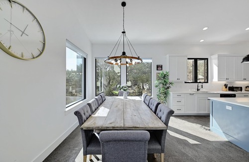 Apache Shores Villa | Stunning View Villa with a Pool & Basketball court