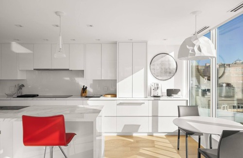 Inner Harbour Condo | Stunning Views At The Regent