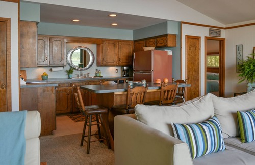 Graford Cabin | Stunning Views! Enchanting Peninsula Lake Front Home with Dock, Kayaks, Hiking