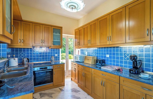 Polemarchi Apartment | Stunning Views Flat w. Pool, Explore Crete’s Bestnn